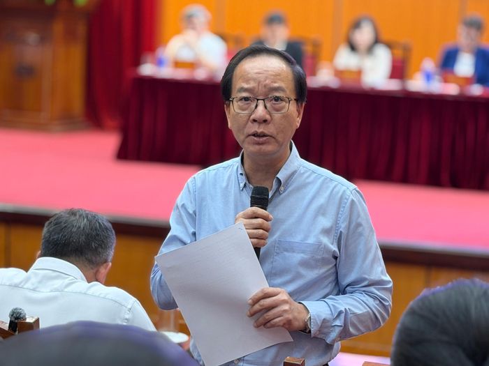 Ông Trần Minh Điển, Giám đốc Bệnh viện Nhi Trung ương, phát biểu tại họp báo. 