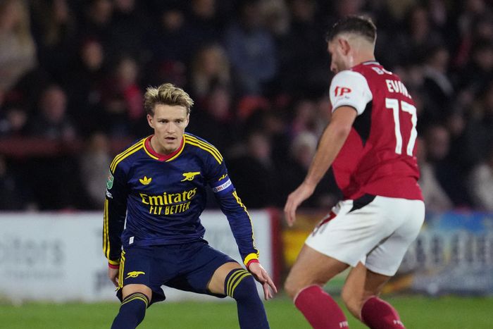 Arsenal thua Fleetwood 3-5 trên chấm luân lưu.