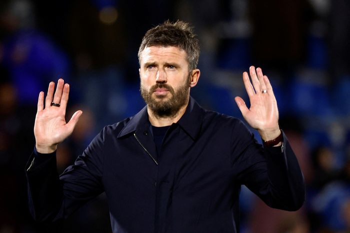 Carrick được giữ lại.
