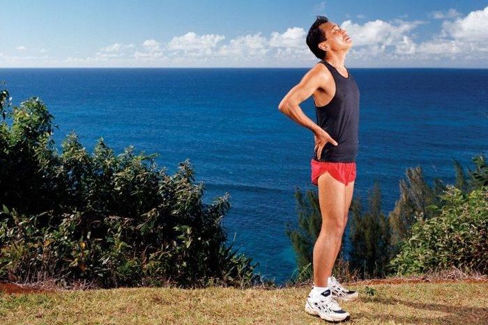 Nhà văn Haruki Murakami cho biết chạy bộ gắn bó với sự nghiệp viết văn của ông. Ảnh: Gregg Segal/Runner’s World.