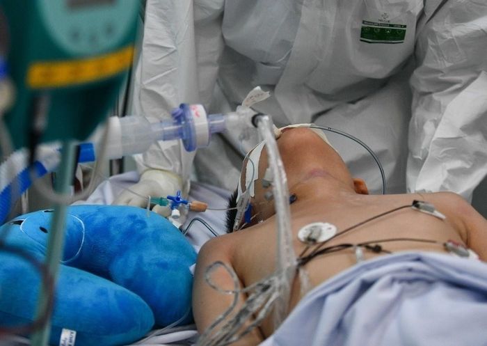 Bệnh não mô cầu có thể diễn tiến nặng đột ngột, gây biến chứng nguy hiểm nếu không được phát hiện, điều trị kịp thời. Ảnh: Duy Hiệu.
