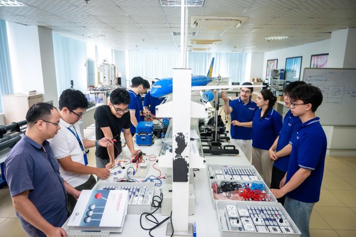 Phòng thí nghiệm trị giá hàng chục triệu USD tại một trường đại học khối ngành khoa học và công nghệ ở Hà Nội, phục vụ nghiên cứu và thúc đẩy đổi mới sáng tạo. Ảnh: Đình Hà.