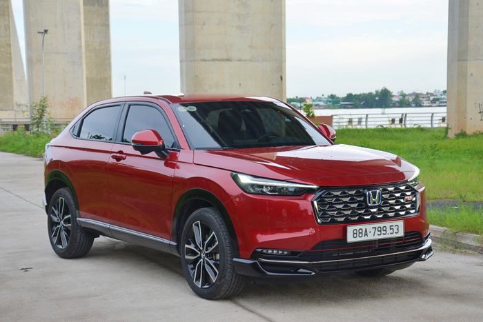 Các hãng Toyota, Honda điều chỉnh giá bán các dòng xe hybrid tại Việt Nam. Ảnh: TMV, Phúc Hậu.