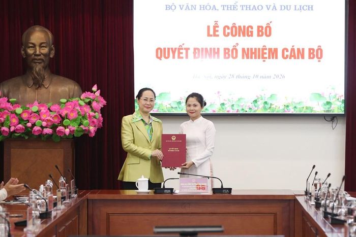 Bộ trưởng Lâm Thị Phương Thanh trao quyết định điều động, bổ nhiệm tân Phó Cục trưởng Cục Điện ảnh Nguyễn Mai Anh