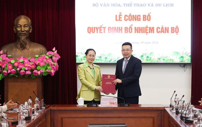 Bộ trưởng Lâm Thị Phương Thanh trao quyết định điều động, bổ nhiệm tân Vụ trưởng Vụ Khoa học, Công nghệ, Đào tạo và Môi trường Nguyễn Anh Vũ