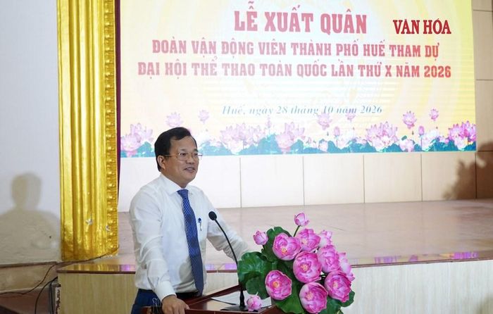 Ông Lê Minh Nhân, Giám đốc Sở VHTTDL TP. Huế động viên và chỉ đạo Đoàn thể thao thành phố dự Đại hội. Ảnh: S.Thùy