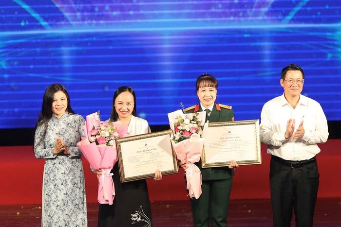 Vở diễn "Người con gái Hà Nội" của Nhà hát Kịch nói Quân đội nhận Huy chương Vàng