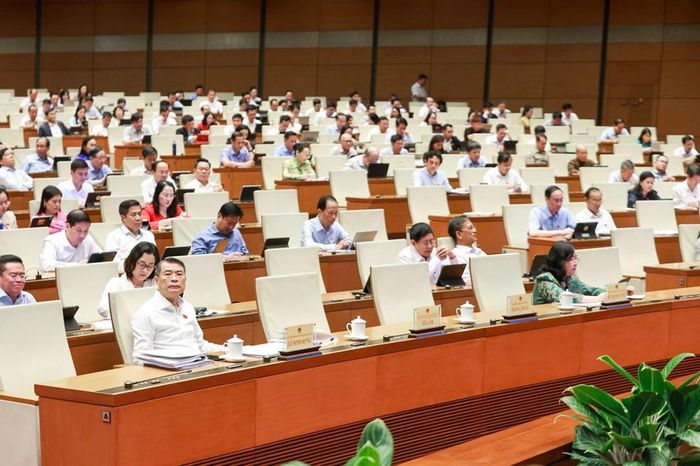 Các đại biểu dự phiên thảo luận chiều 28.10