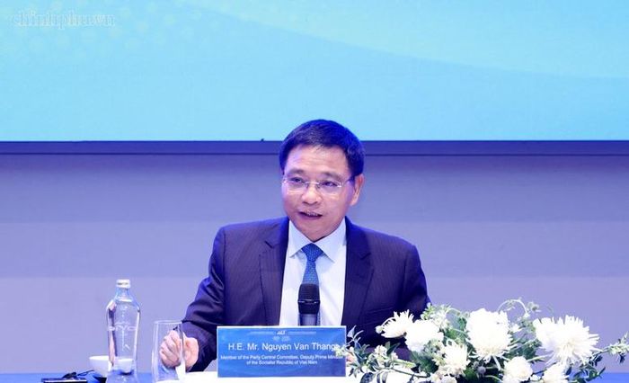 Phó Thủ tướng Nguyễn Văn Thắng, Chủ tịch Hội đồng điều hành Trung tâm Tài chính quốc tế, phát biểu tại cuộc làm việc - Ảnh: chinhphu.vn/Đức Tuân