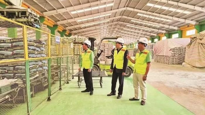 Tại Công ty cổ phần Công Nông nghiệp Tiến Nông, đảng viên luôn giữ vai trò tiên phong, gương mẫu. (Ảnh: BÙI THÁI BÌNH)