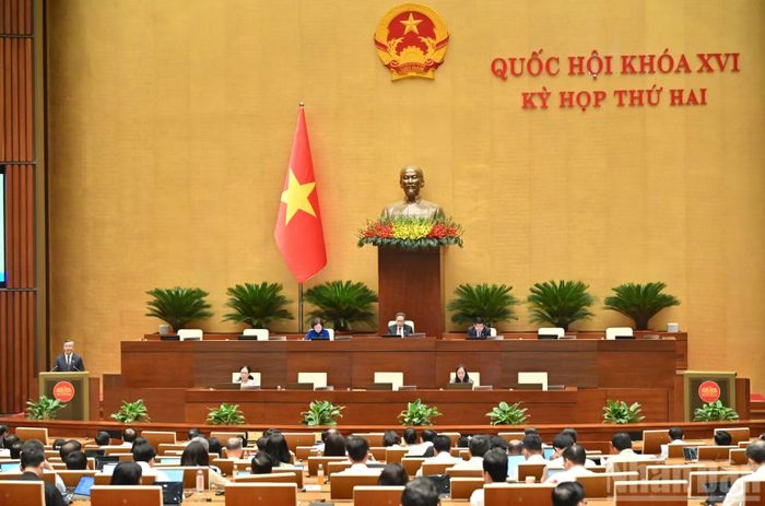 Bộ trưởng Tài chính Ngô Văn Tuấn phát biểu giải trình.