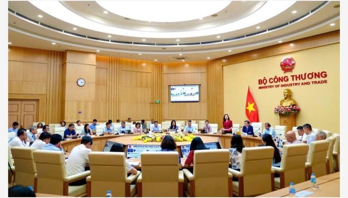 Cán bộ, công chức ngành công thương cụ thể hóa tinh thần Nghị quyết số 57-NQ/TW vào từng nhiệm vụ chuyên môn và vị trí công tác hằng ngày. (Ảnh: MAI HUYÊN-HẢI LINH)