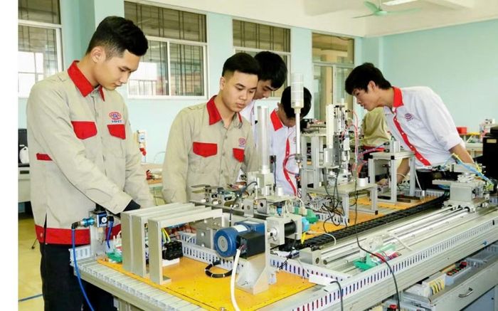 Tăng cường kết nối chặt chẽ giữa cơ quan quản lý, viện nghiên cứu, trường đại học và cộng đồng doanh nghiệp để đưa các sáng kiến vào ứng dụng thực tiễn. (Ảnh: MAI HUYÊN-HẢI LINH)