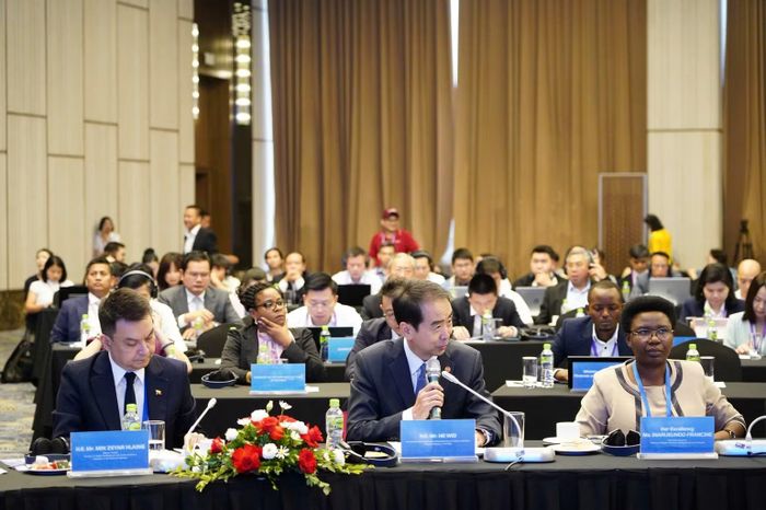 Hội nghị bàn tròn Bộ trưởng với chủ đề “Phát triển kết nối thông minh, Quản trị AI, Kiến tạo chuyển đổi AI”. (Ảnh: Bộ Khoa học và Công nghệ)