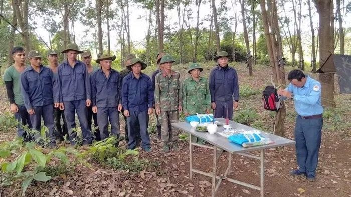 Những cuộc tìm kiếm thầm lặng của cán bộ, chiến sĩ Đội K52 góp phần đưa các liệt sĩ trở về với đất mẹ sau nhiều năm nằm lại chiến trường xưa. (Ảnh: NGUYỄN HOÀNG)