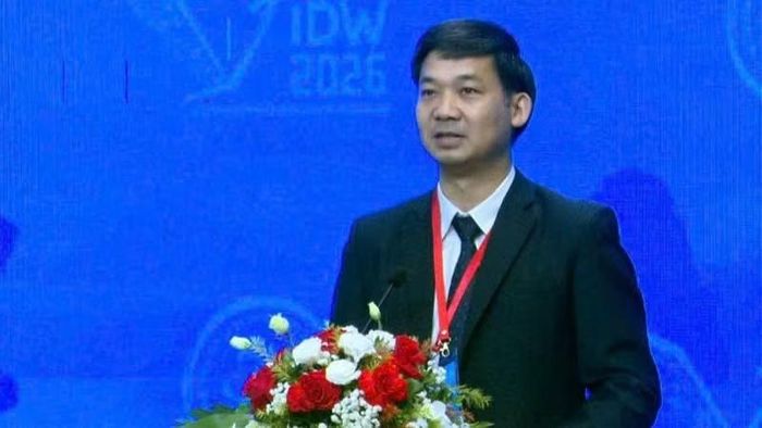 Phó Chủ tịch Ủy ban nhân dân thành phố Quảng Ninh Nguyễn Văn Công phát biểu tại sự kiện. (Ảnh: QUANG THỌ)