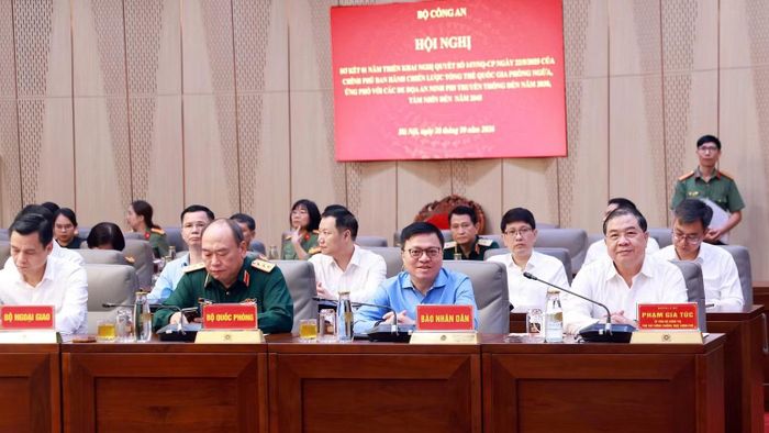 Các đại biểu dự hội nghị. (Ảnh: KHỔNG HÀ)