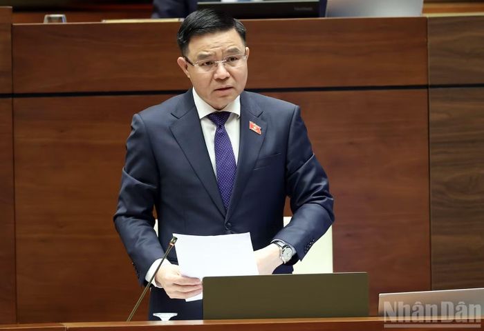 Bộ trưởng Công thương Lê Mạnh Hùng phát biểu giải trình, làm rõ một số vấn đề đại biểu Quốc hội nêu. (Ảnh: DUY LINH)