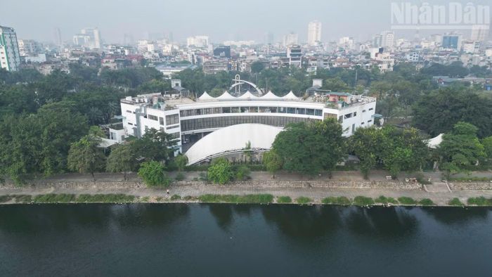  Một số khu vực công trình hiện hữu, không gian sinh hoạt cộng đồng và các tuyến đường dạo cần được nghiên cứu kết nối đồng bộ, bảo đảm công viên thực sự phát huy vai trò là không gian công cộng﻿ của đô thị. 