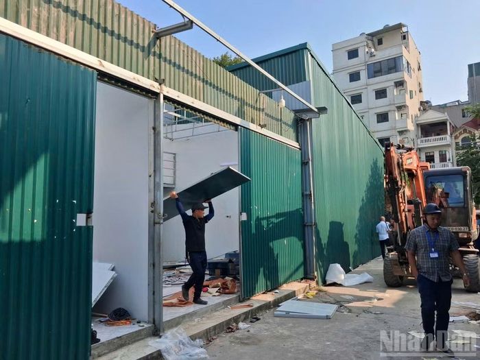 Đáng chú ý, có những công trình vi phạm trật tự xây dựng, tự ý lấn chiếm đất công không xác định được cá nhân, tổ chức vi phạm.
