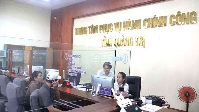 Hiện nay tại Quảng Trị, dịch vụ bưu chính công ích tham gia giải quyết thủ tục hành chính tại 13 sở, ban, ngành và 52 xã, phường. (Ảnh: Hương Giang)