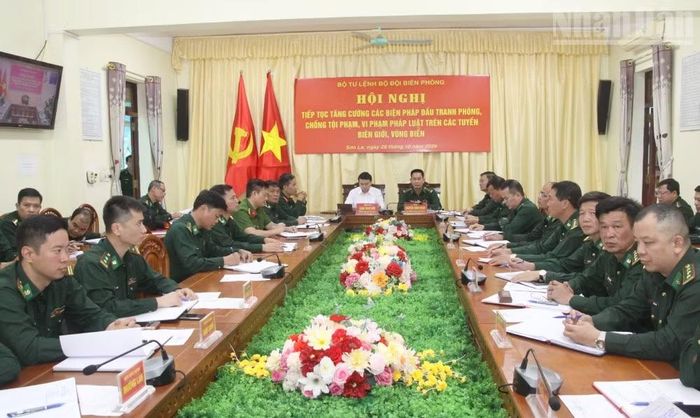 Dự tại điểm cầu Sơn La có lãnh đạo Ủy ban nhân dân tỉnh Sơn La, Bộ Chỉ huy Quân sự tỉnh, Ban Chỉ huy Bộ đội Biên phòng tỉnh và Công an tỉnh Sơn La. (Ảnh: QUỐC TUẤN)