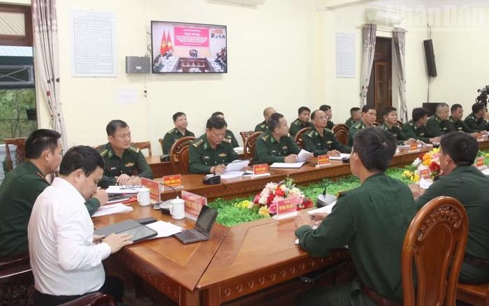 Các đại biểu tham dự họp trực tuyến tại điểm cầu Sơn La. (Ảnh: QUỐC TUẤN)