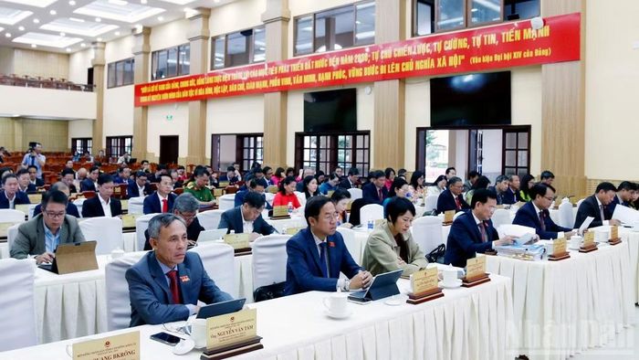 Đại biểu tham dự kỳ họp. (Ảnh: BẢO VĂN)