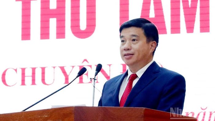 Bí thư Tỉnh ủy Lâm Đồng Y Thanh Hà Niê Kđăm phát biểu ý kiến tại kỳ họp. (Ảnh: BẢO VĂN)