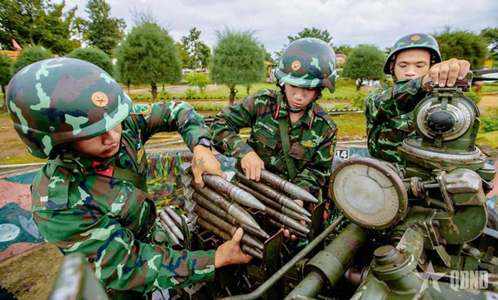 Lữ đoàn Phòng không 77 chú trọng rèn luyện pháo thủ thuần thục động tác cá nhân, hiệp đồng nhịp nhàng trong khẩu đội. 