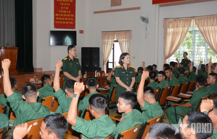 Đoàn khảo sát Đề án 1496 tìm hiểu nhu cầu việc làm của chiến sĩ năm thứ hai tại Trung đoàn 28, Sư đoàn 10, Quân đoàn 34 (tháng 6-2026).