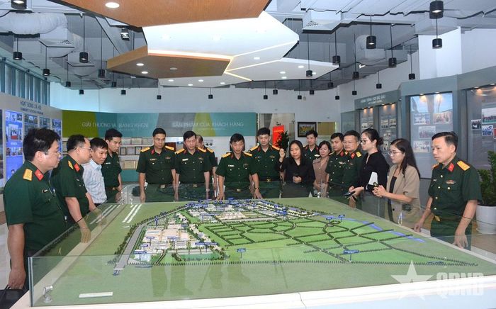 Đoàn khảo sát Ban chỉ đạo xây dựng Đề án 1496, Bộ Quốc phòng, tìm hiểu nhu cầu tuyển dụng tại Khu công nghiệp VSIP Nghệ An (tháng 6-2026).