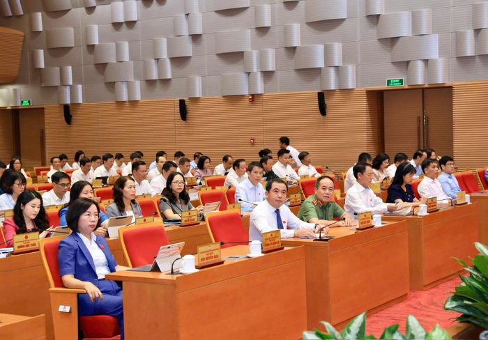 Các đại biểu dự khai mạc kỳ họp. Ảnh: VIẾT THÀNH