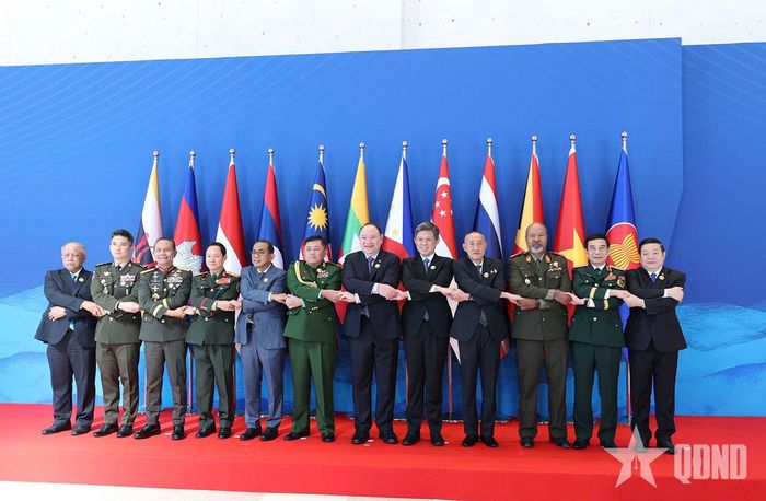 Các đại biểu tham dự ADMM-20 chụp ảnh chung.