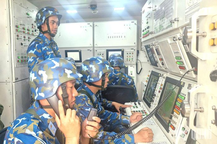 Kíp chiến đấu Tiểu đoàn 86, Trung đoàn 274, Sư đoàn 377 thực hành bắt bám sát mục tiêu theo tình huống giả định.