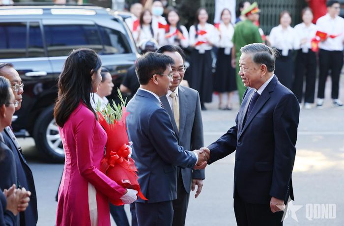 Tổng Bí thư, Chủ tịch nước Tô Lâm đến tham dự lễ kỷ niệm 50 năm thành lập Đại học Kinh tế TP Hồ Chí Minh.