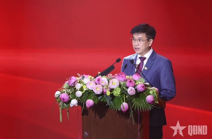 PGS, TS Bùi Quang Hùng, Bí thư Đảng ủy, Giám đốc Đại học Kinh tế TP Hồ Chí Minh phát biểu tại buổi lễ.