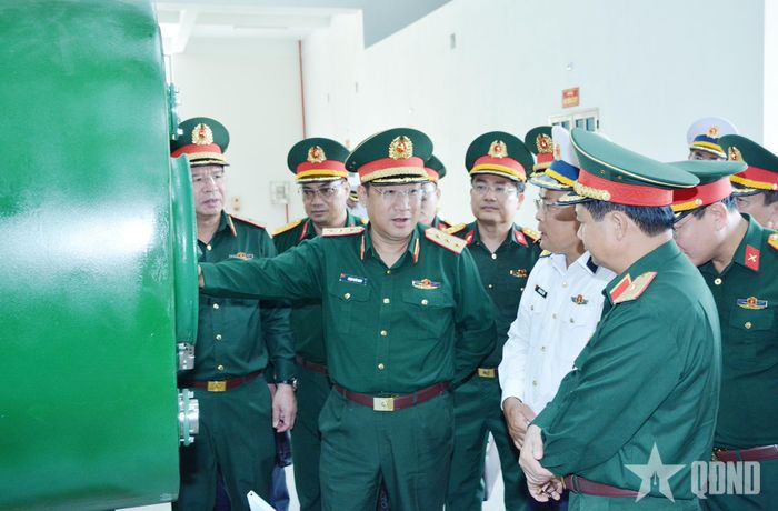 Thượng tướng Phạm Hoài Nam kiểm tra tại Nhà máy X28.
