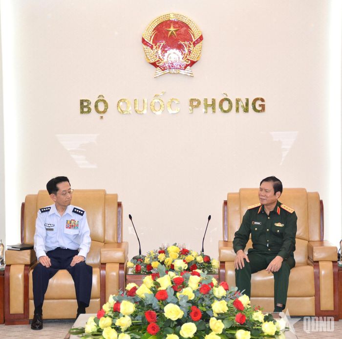Đại tướng Nguyễn Tân Cương tiếp Đại tướng Morita Takehiro.