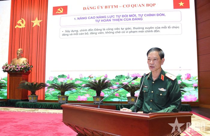 Thiếu tướng Nguyễn Ngọc Đoàn phát biểu tại hội nghị.
