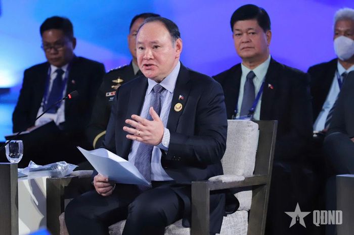 Bộ trưởng Bộ Quốc phòng Philippines Gilberto Teodoro phát biểu tại cuộc gặp.