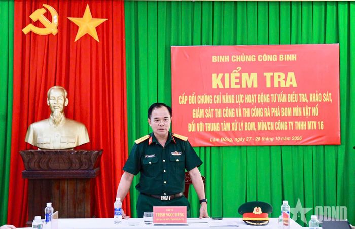 Đại tá Trịnh Ngọc Hùng phát biểu kết luận. 