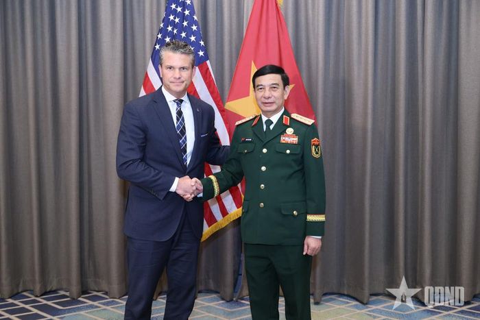 Đại tướng Phan Văn Giang và Bộ trưởng Chiến tranh Hoa Kỳ Pete Hegseth.