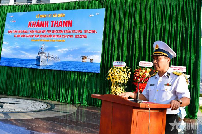 Thượng tá Trần Thanh Vũ, Chính ủy Lữ đoàn 171 phát biểu.