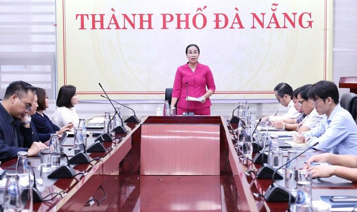 Phó Chủ tịch UBND thành phố Nguyễn Thị Anh Thi phát biểu tại buổi làm việc.