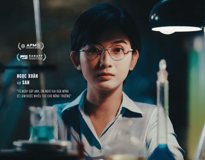 Ngọc Xuân vướng phải mối tình tay ba với Nguyễn Hùng và Võ Điền Gia Huy trong phim.