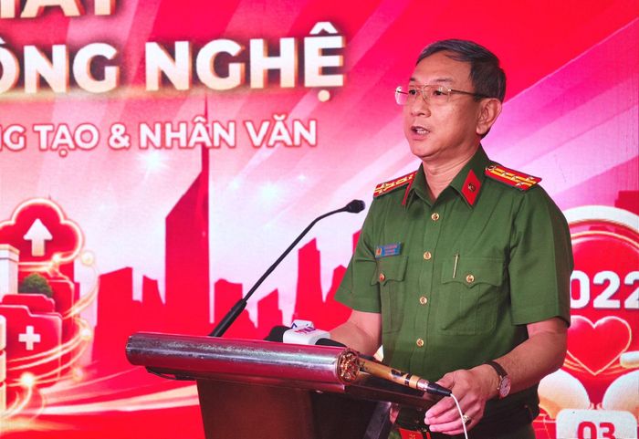  Đại tá Trần Hồng Minh, Phó Giám đốc Công an TPHCM, phát biểu tại lễ ra mắt. Ảnh: NGUYỄN TÂN 