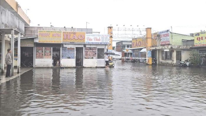  Khu vực bến xe Cà Mau bị ngập 