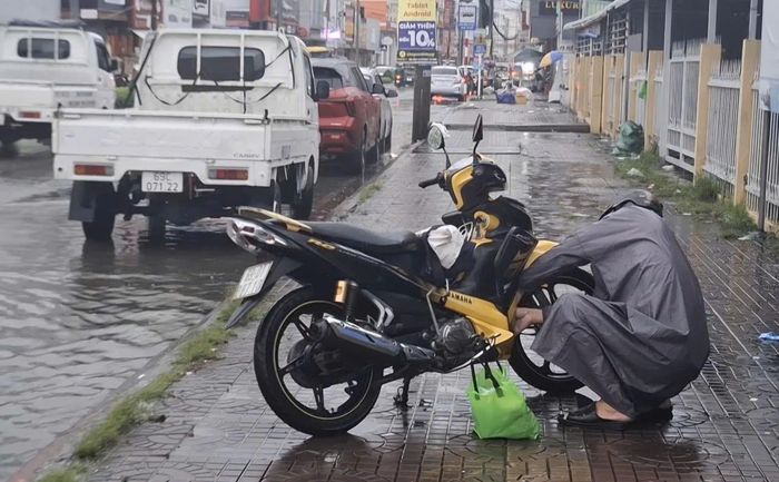  Xe bị chết máy do đường ngập sâu 
