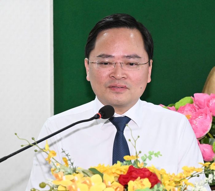 Chủ tịch Tổng LĐLĐ Việt Nam Nguyễn Anh Tuấn phát biểu giao nhiệm vụ. Ảnh: VIỆT DŨNG